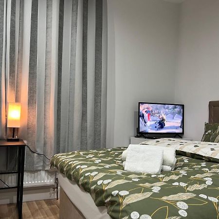 La Vie - Entire Apartment - Next To Central District Elizabeth Line Tube Station - Near Central London & Wembley Ealing Eksteriør bilde
