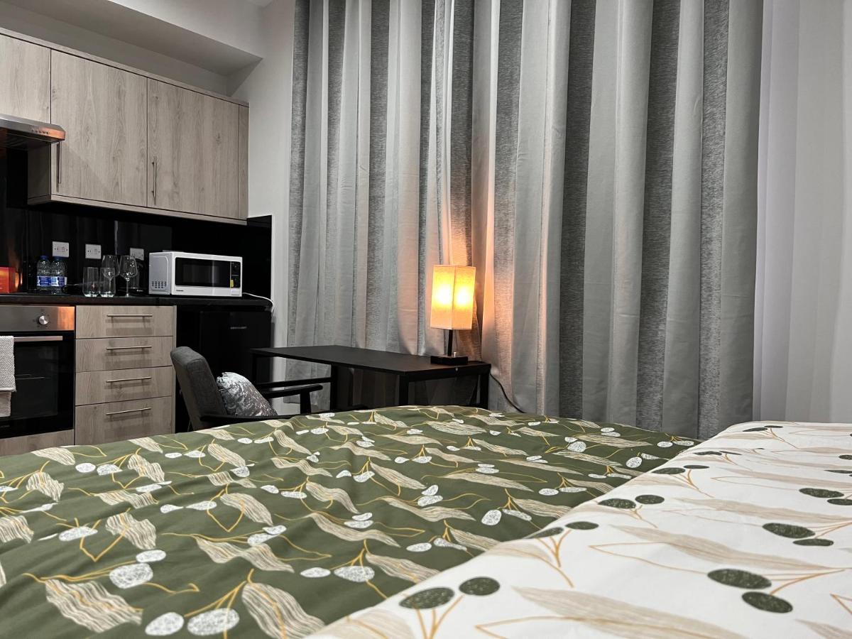 La Vie - Entire Apartment - Next To Central District Elizabeth Line Tube Station - Near Central London & Wembley Ealing Eksteriør bilde