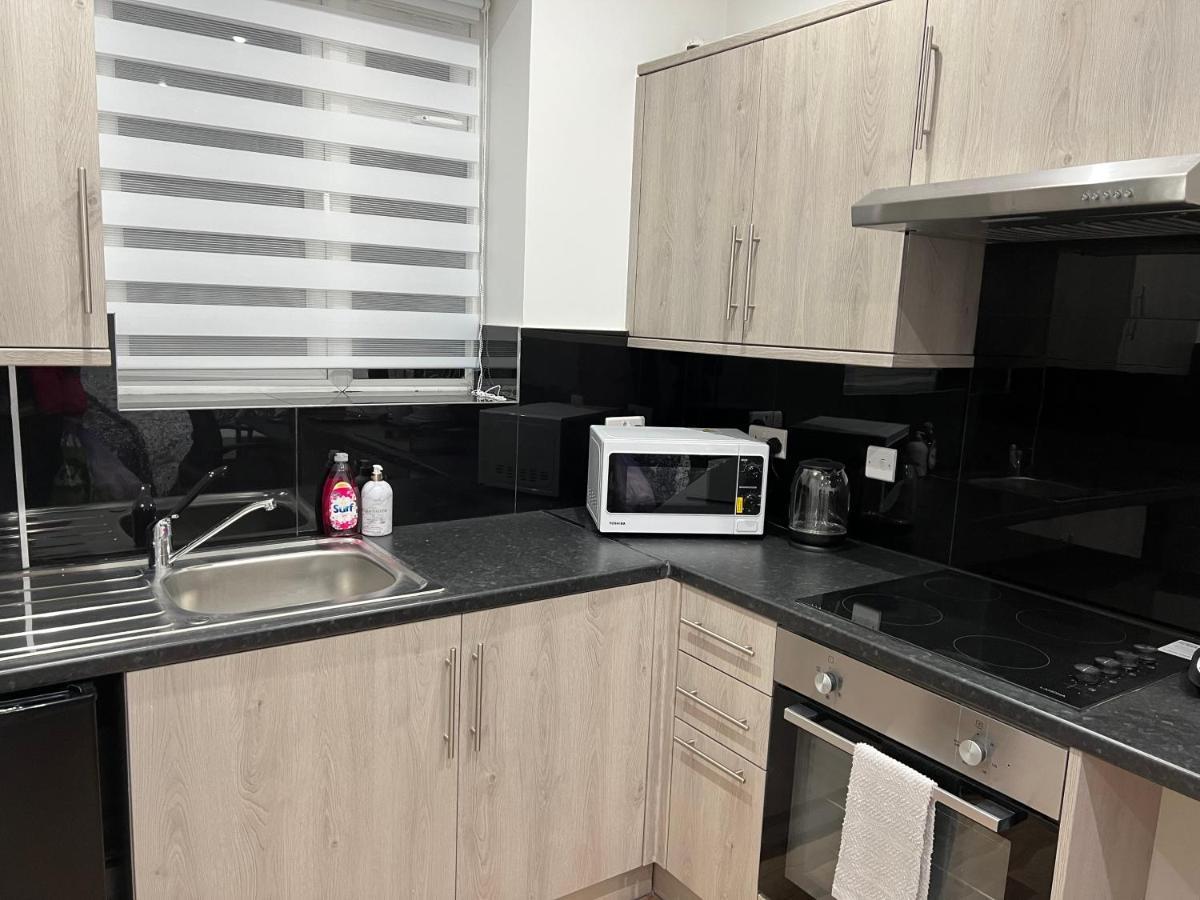 La Vie - Entire Apartment - Next To Central District Elizabeth Line Tube Station - Near Central London & Wembley Ealing Eksteriør bilde