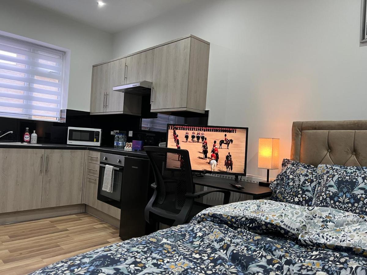La Vie - Entire Apartment - Next To Central District Elizabeth Line Tube Station - Near Central London & Wembley Ealing Eksteriør bilde