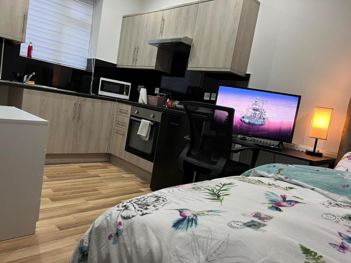 La Vie - Entire Apartment - Next To Central District Elizabeth Line Tube Station - Near Central London & Wembley Ealing Eksteriør bilde