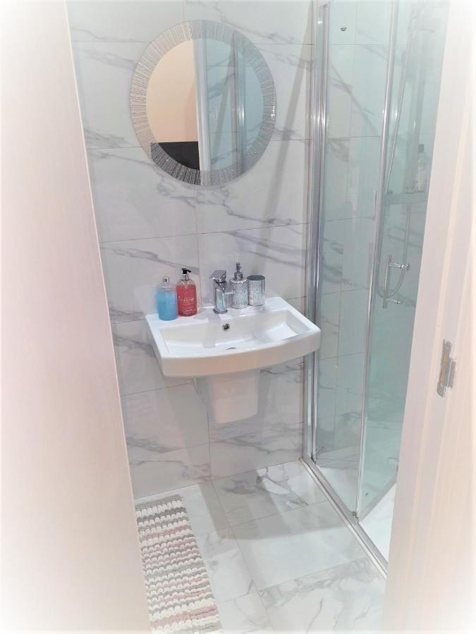 La Vie - Entire Apartment - Next To Central District Elizabeth Line Tube Station - Near Central London & Wembley Ealing Eksteriør bilde